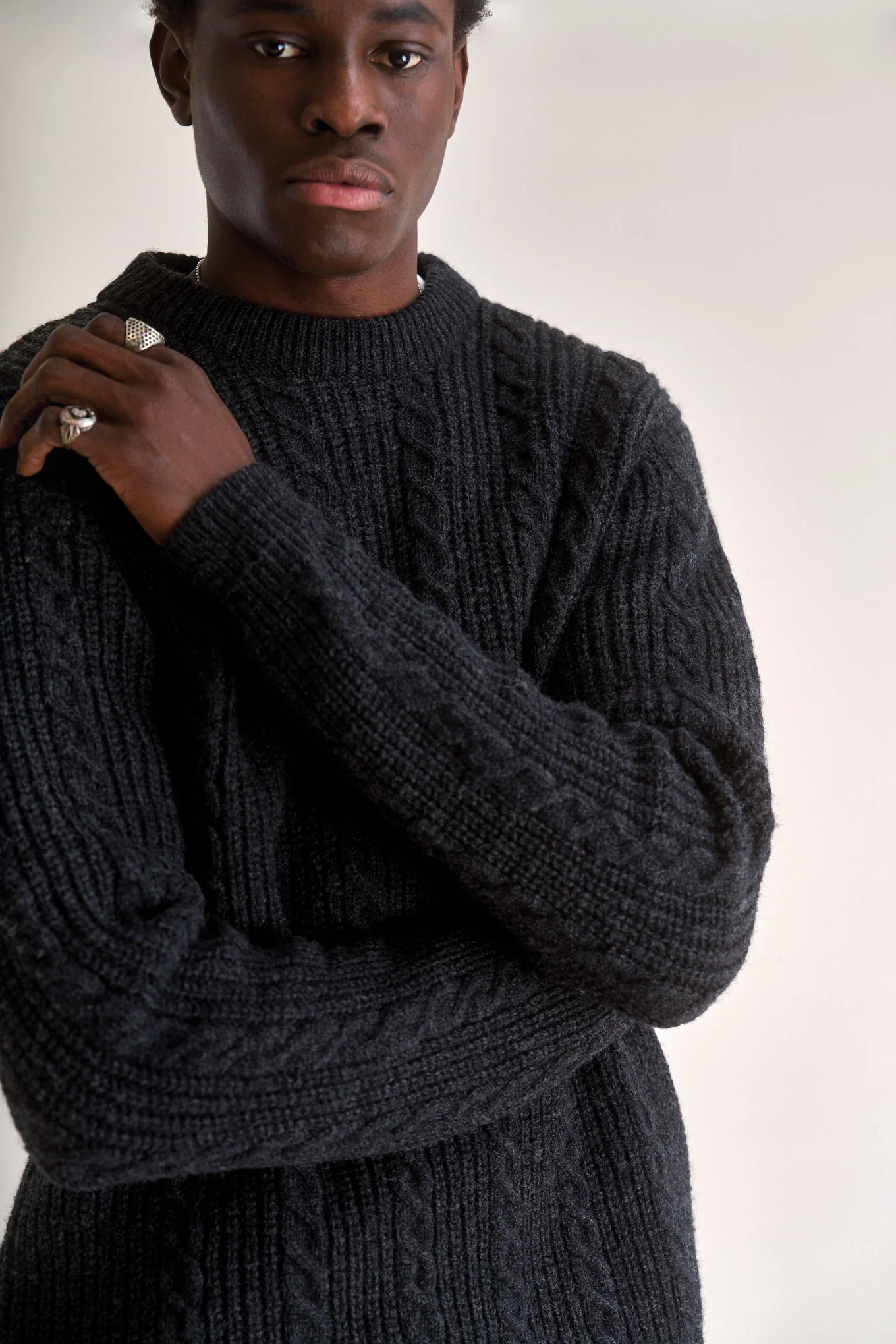 CABLE Lambswool Jumper - Dark Charcoal - Image 2
