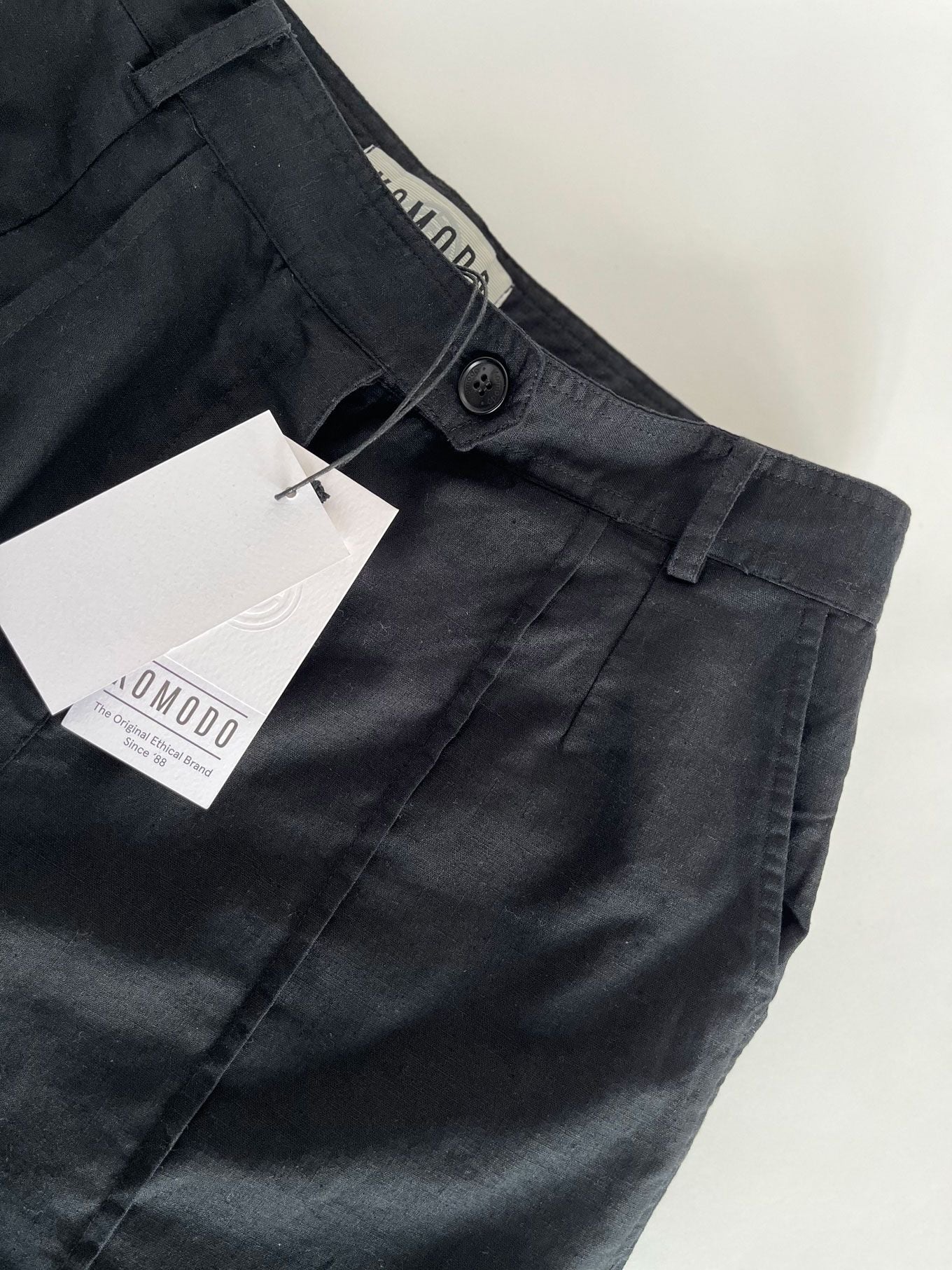 EMMIE - Organic Linen Cotton Shorts - Black - Image 4