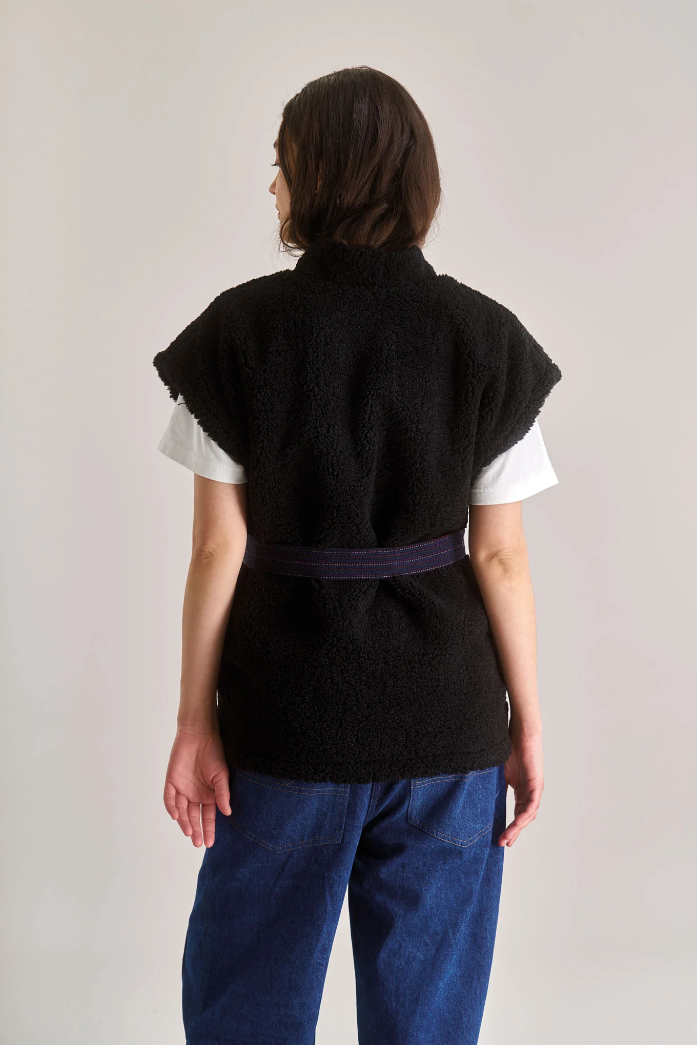GEORGIE Reversible Recycled Fleece Gilet - Black - Image 4