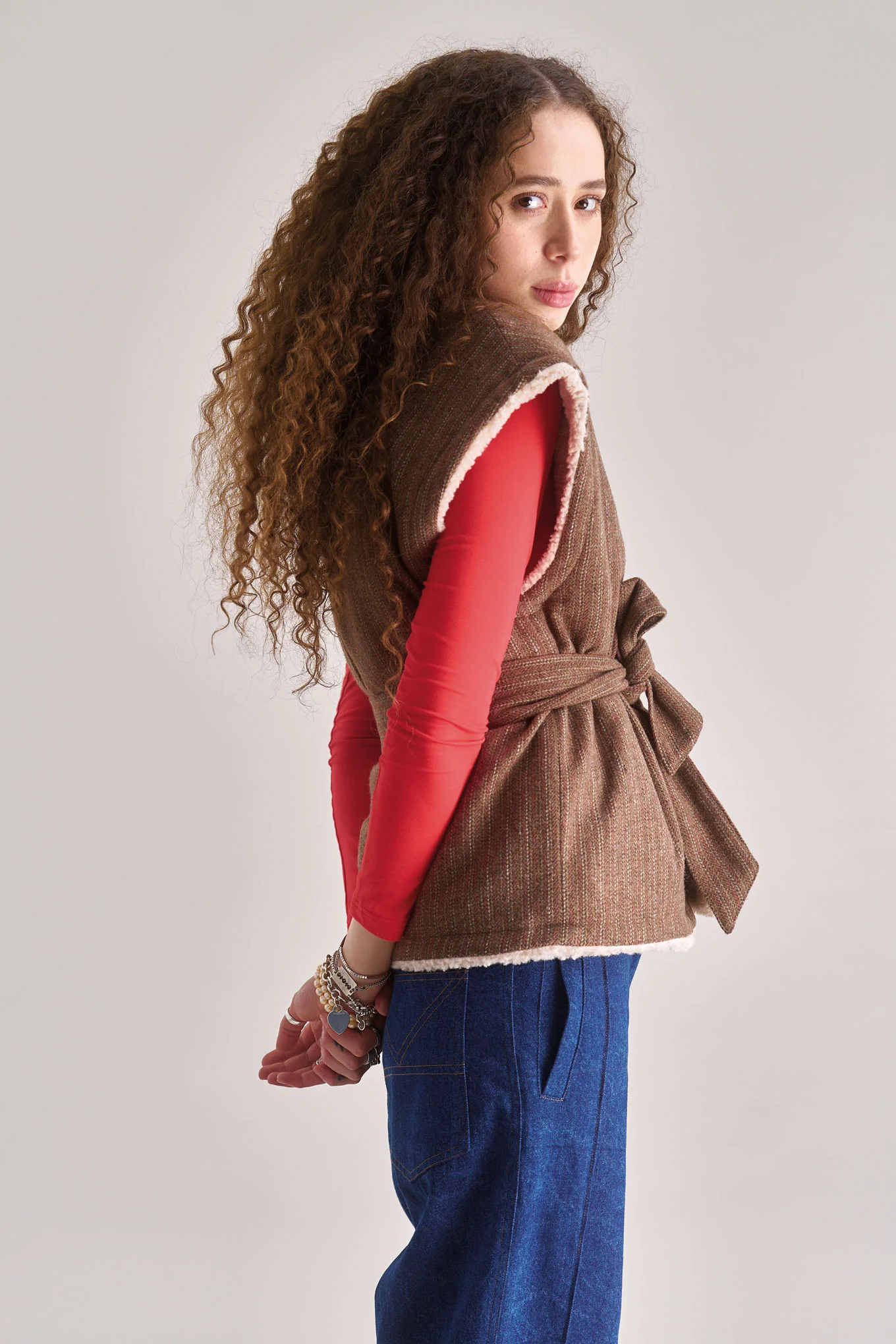 GEORGIE Reversible Recycled Fleece Gilet - Sand - Image 3