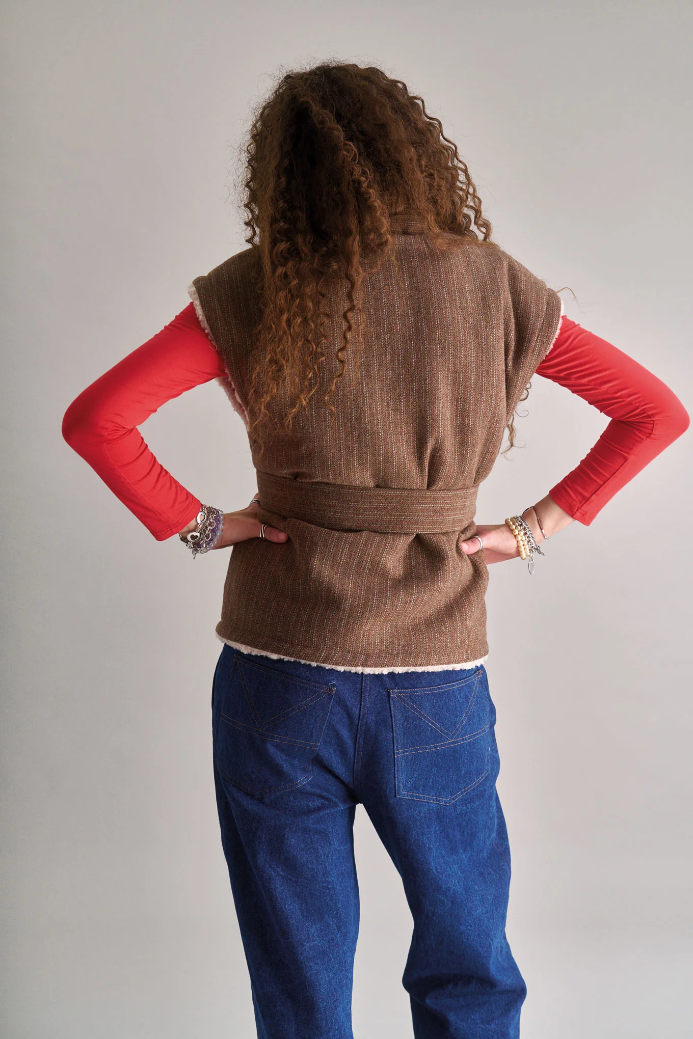 GEORGIE Reversible Recycled Fleece Gilet - Sand - Image 4