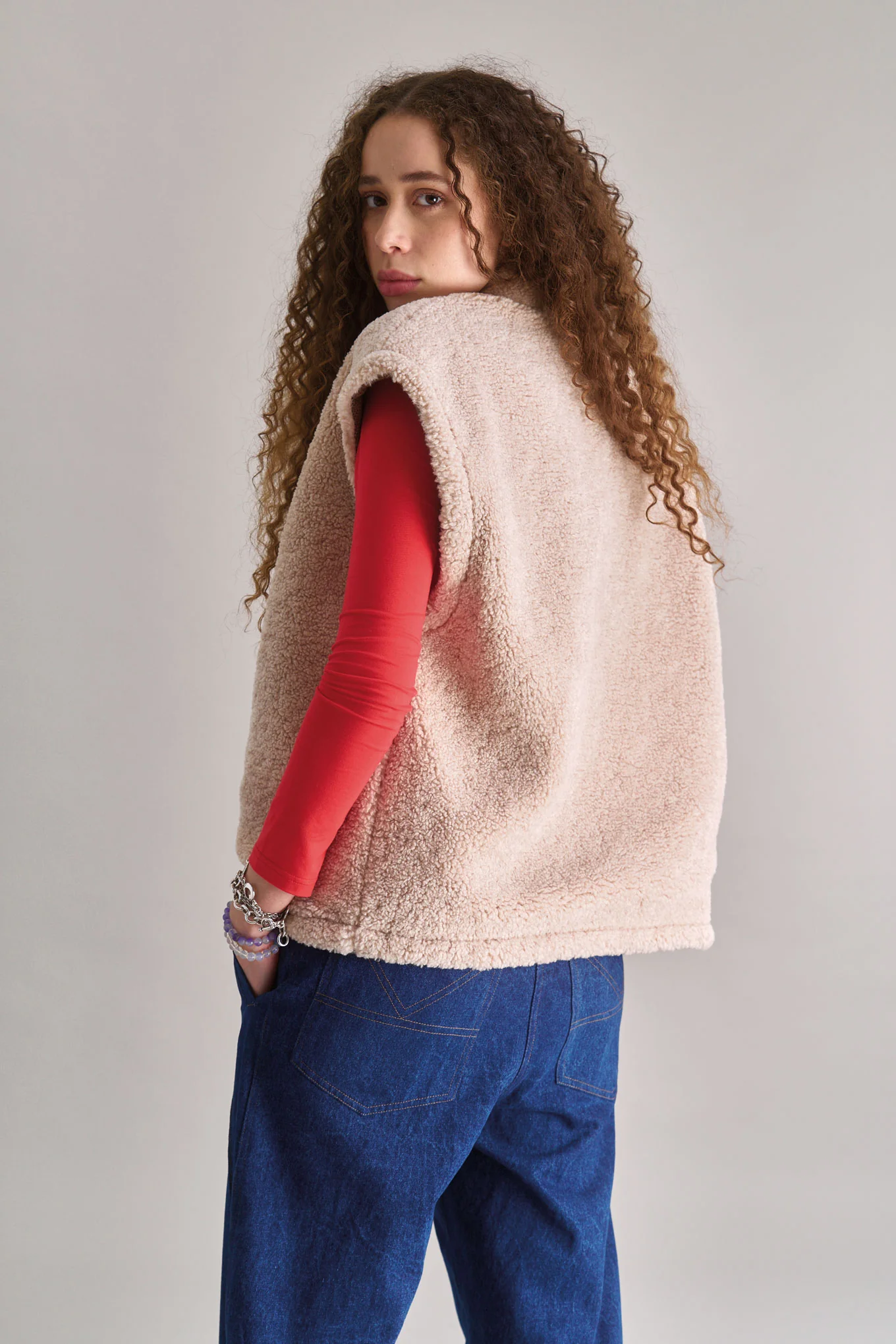 GEORGIE Reversible Recycled Fleece Gilet - Sand - Image 6
